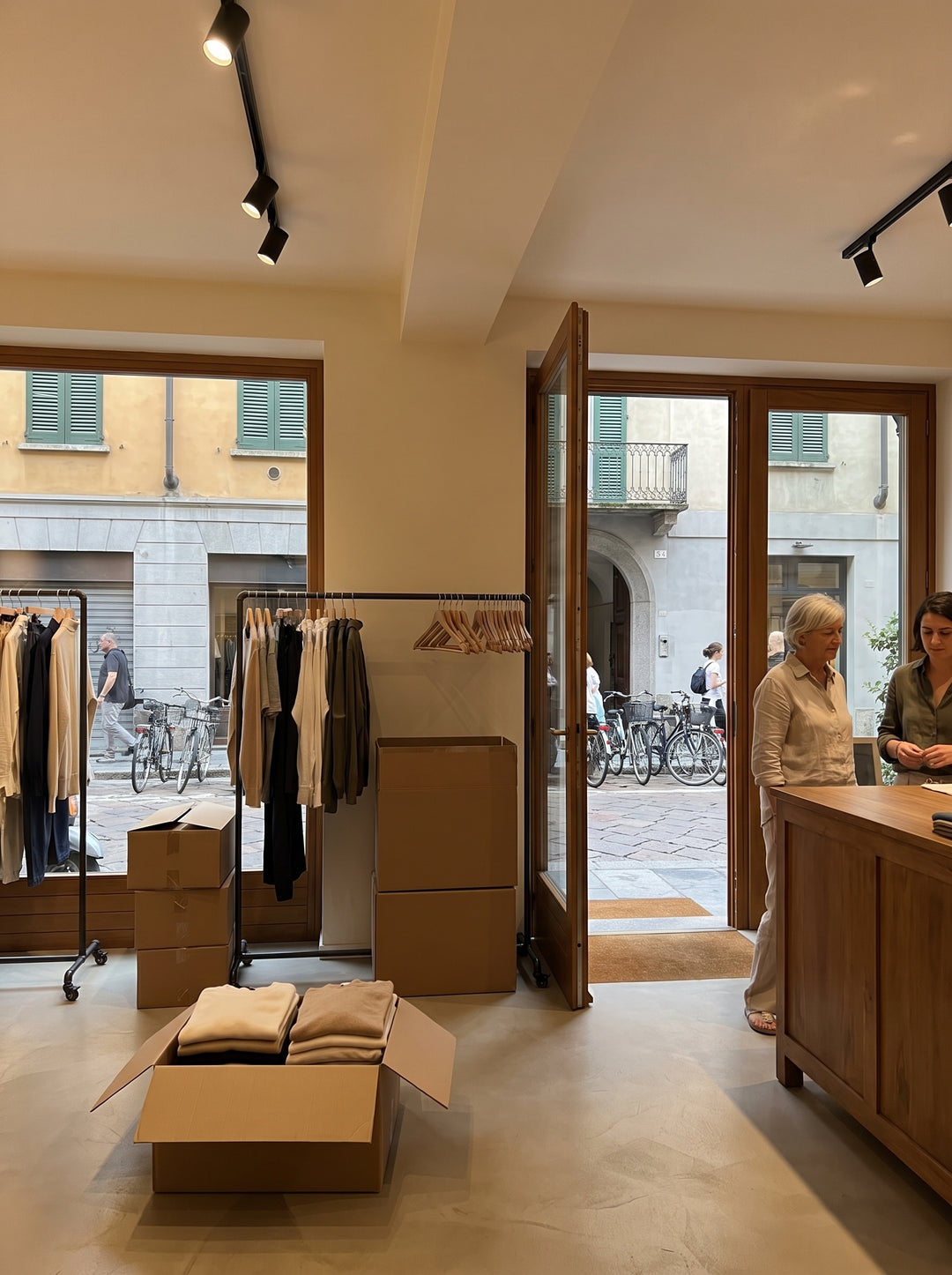 La svendita per trasloco nella boutique Elena Brera